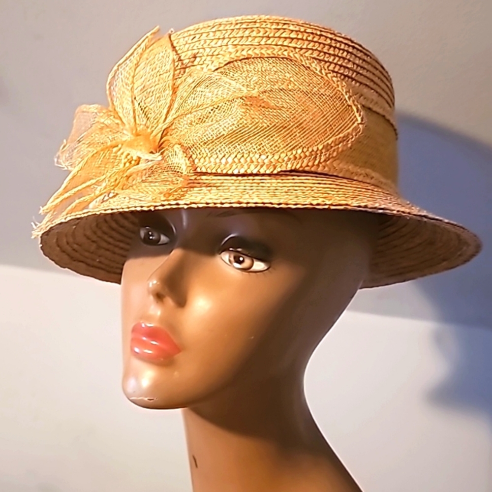 NWOT, Betmar New York Designer Straw Hat w/Front Flower Decor, Tan - Picture 3 of 12